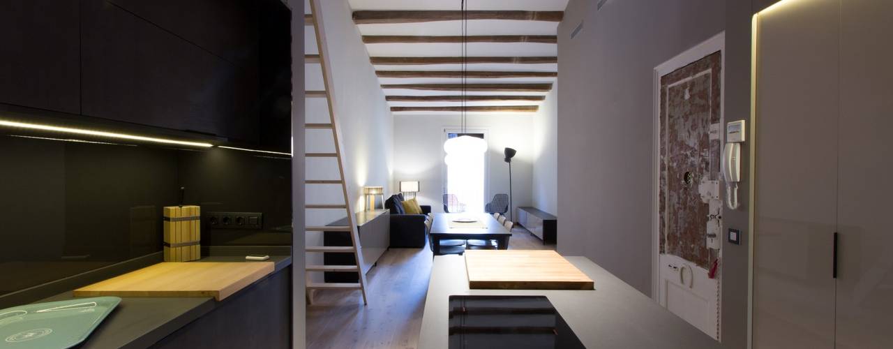 LOFT EN BARCELONA Proyecto de interiorismo para convertir un antiguo piso en un loft donde se valora la calidad del espacio, CREAPROJECTS. Interior design. CREAPROJECTS. Interior design. مطبخ ذو قطع مدمجة