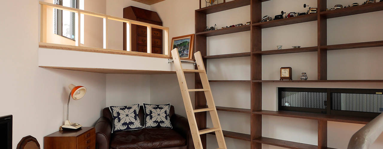 千代崎の家 / 大阪市 敷地８坪のスキップフロア狭小住宅, 一級建築士事務所 Coo Planning 一級建築士事務所 Coo Planning Minimalist bedroom Wood Wood effect