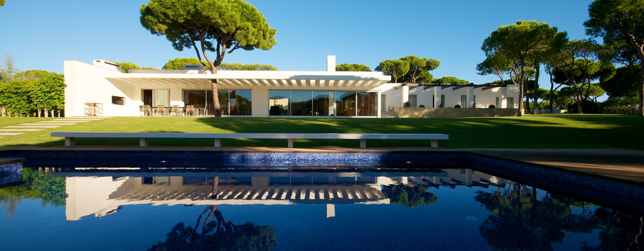 Fantástica Casa em Vilamoura: Linhas Elegantes e Relação Plena com o ...