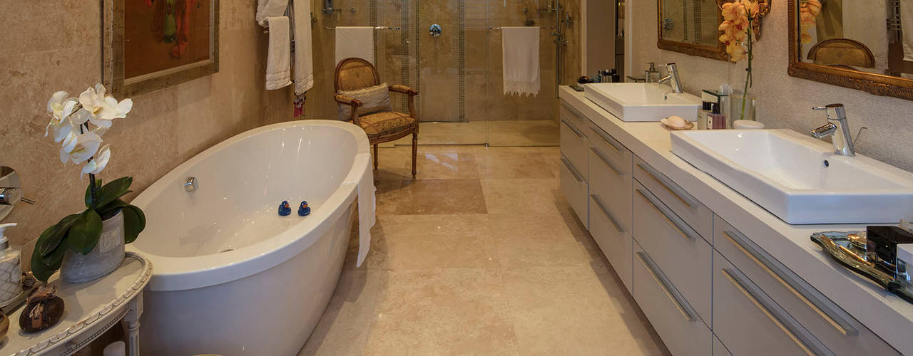 The Classic Appeal of House Parkwood , Spegash Interiors Spegash Interiors Bathroom