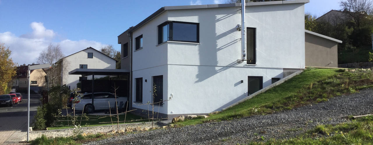 Einfamilienhaus am Hang, wir leben haus - Bauunternehmen in Bayern wir leben haus - Bauunternehmen in Bayern バンガロー