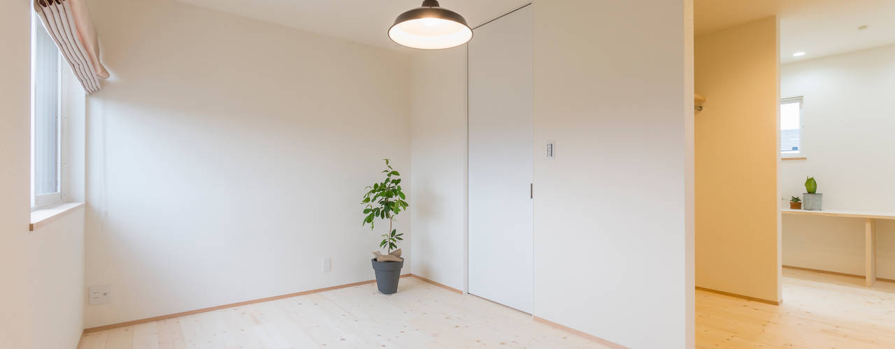 コンパクトで回遊性のある家, KAWAZOE-ARCHITECTS KAWAZOE-ARCHITECTS Minimalist bedroom