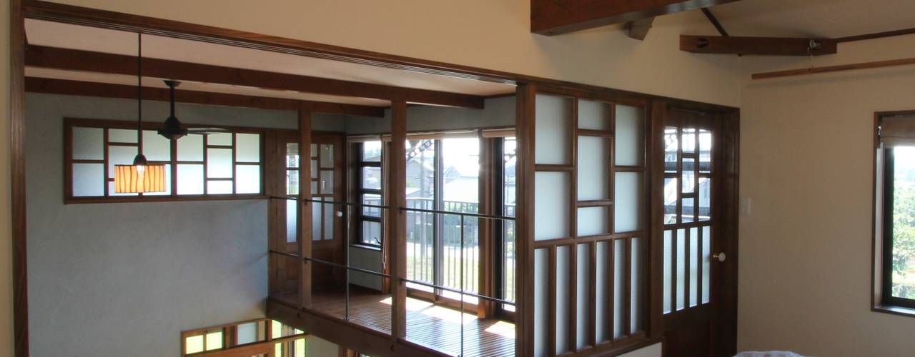 レトロモダンな雰囲気を醸す建具が印象的な家 Homify