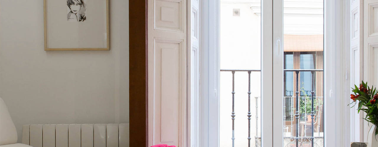 Un PEQUEÑO APARTAMENTO en color blanco muy acogedor, Interiorismo Paloma Angulo Interiorismo Paloma Angulo Salones de estilo moderno