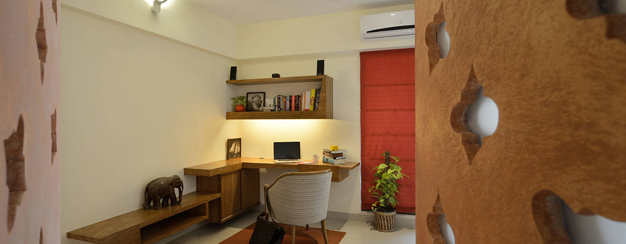 Khar Residence Interior 2100 sqft, studio HINGE studio HINGE Modern style study/office