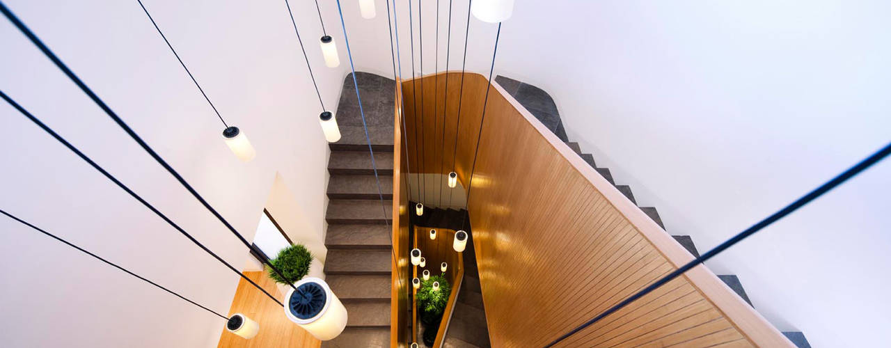 Mop House: Proyecto arquitectónico de una casa unifamiliar en Kuwait por AGI, AGi architects arquitectos y diseñadores en Madrid AGi architects arquitectos y diseñadores en Madrid Stairs Wood Wood effect