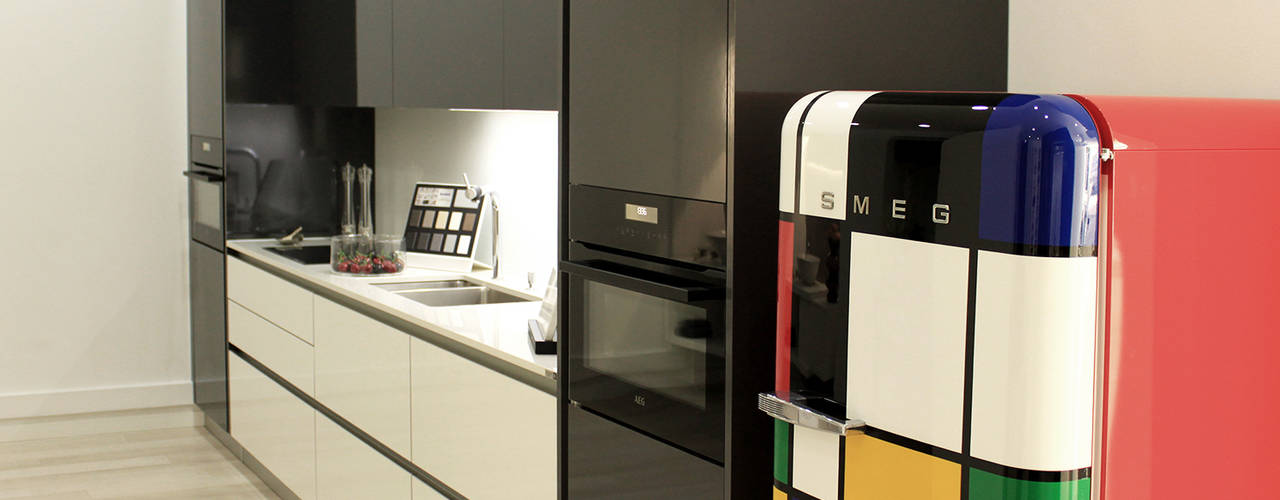 Showroom na Av. João XXI 12 - Lisboa, DIONI Home Design DIONI Home Design Kitchen