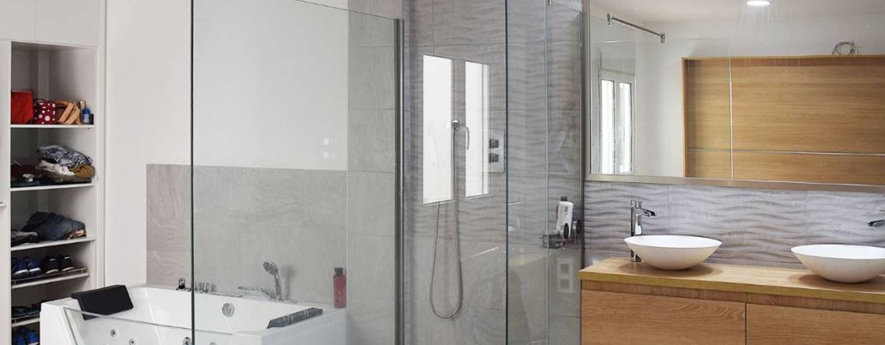 homify Minimalist style bathroom Glass