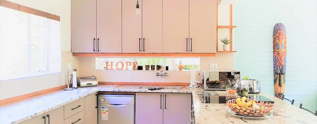 Eclectic Kitchen With Striking Solid Teak Detail , Zingana Kitchens and Cabinetry Zingana Kitchens and Cabinetry Cocinas integrales