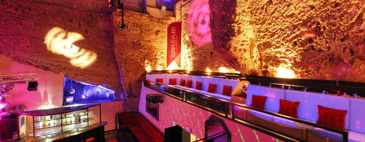 Exklusive Beleuchtung für ein Disco Club Restaurant in Mallorca, Moreno Licht mit Effekt - Lichtplaner Moreno Licht mit Effekt - Lichtplaner Ausgefallene Einkaufscenter Stein Mehrfarbig