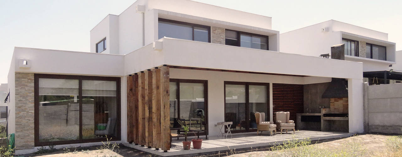 Quincho San Anselmo, 30m2, Chicureo, m2 estudio arquitectos - Santiago m2 estudio arquitectos - Santiago Mediterranean style balcony, veranda & terrace