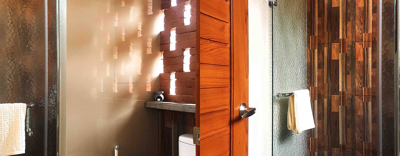 Cattleya Art Studio & Residence, Mandalananta Studio Mandalananta Studio Tropical style bathroom Bricks Amber/Gold