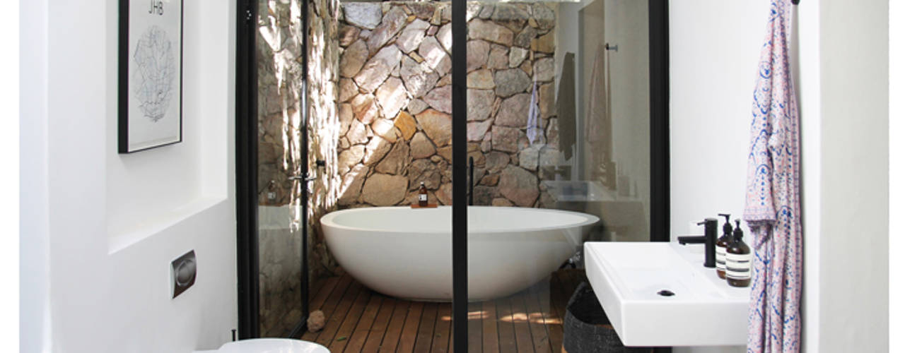 Westcliff House , JHB, Metaphor Design Metaphor Design Minimalist style bathroom Aluminium/Zinc White