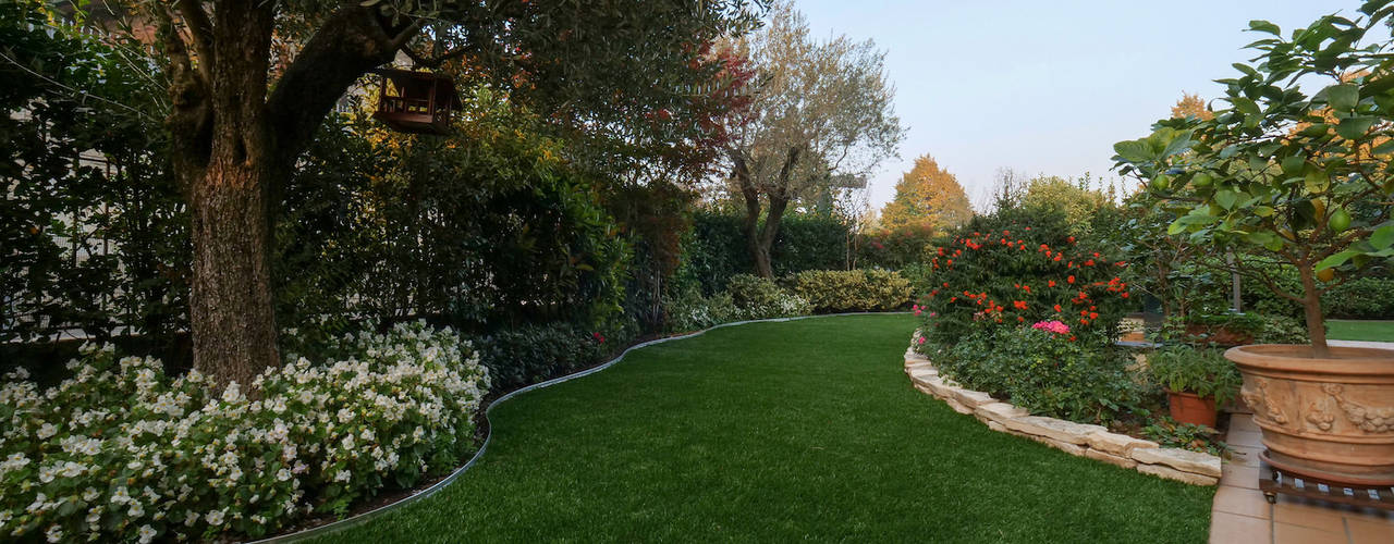 Bellissimo giardino in erba sintetica con filo memory a Brescia, Lizzeri S.n.c. Lizzeri S.n.c. Halaman depan