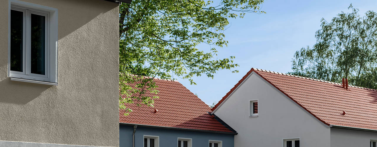 Alte Offizierssiedlung für den aktuellen Wohnungsmarkt, Hilger Architekten Hilger Architekten Reihenhaus Blau