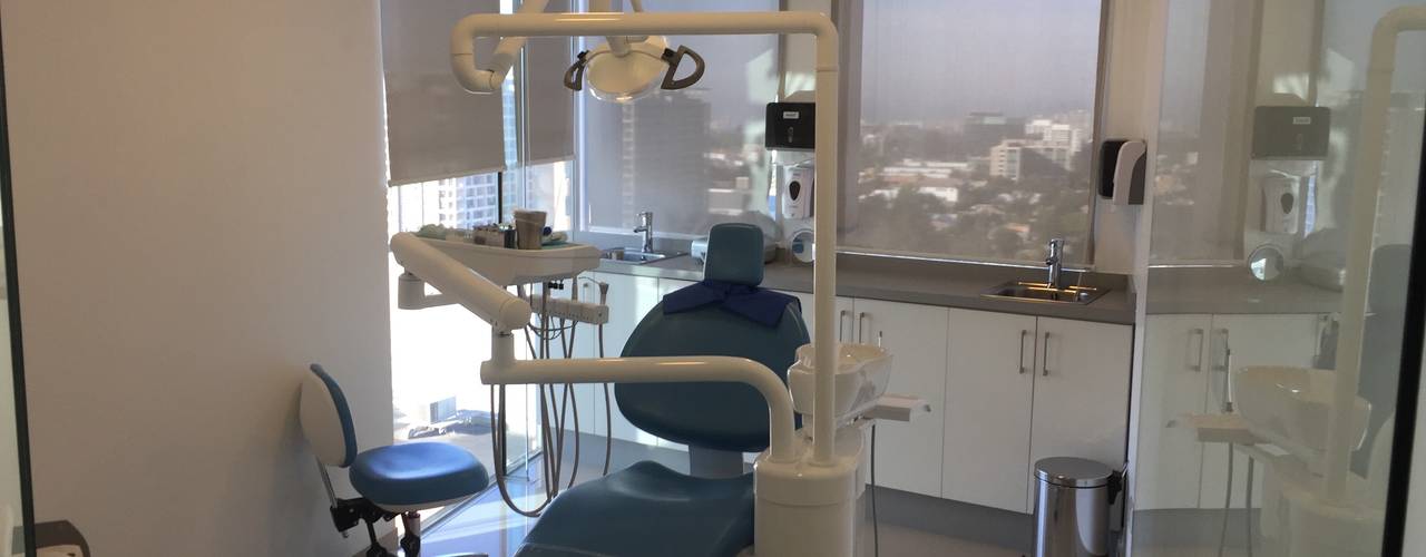 Remodelación de Clinica dental en La Dehesa, comuna de Lo Barnechea, Arqsol Arqsol Spazi commerciali