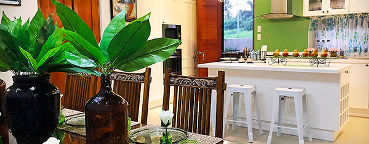 Fabulous Vacation House with a Flair – Tagaytay, SNS Lush Designs and Home Decor Consultancy SNS Lush Designs and Home Decor Consultancy Kitchen