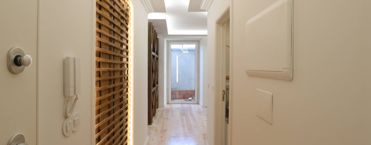 Apartamento estilo eclético no centro de Lisboa, Lisbon Heritage Lisbon Heritage Eclectic style corridor, hallway & stairs