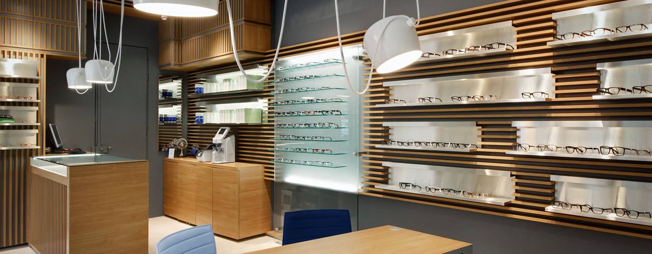 Magasin d'optique design "Thomas Opticien", dans le 5ème arrondissement à Paris., Alessandra Pisi / Pisi Design Architectes Alessandra Pisi / Pisi Design Architectes Espaces commerciaux Bois Effet bois