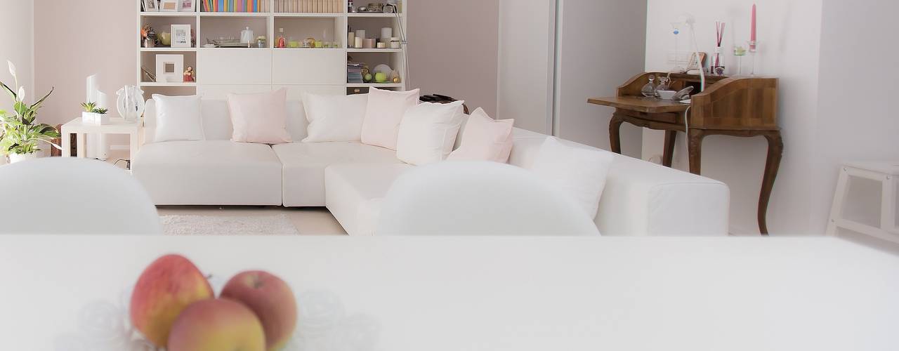 Un Luminoso e Bianco Appartamento di 165 mq dallo Stile Minimalista, AARCH-MI AARCH-MI Minimalist living room