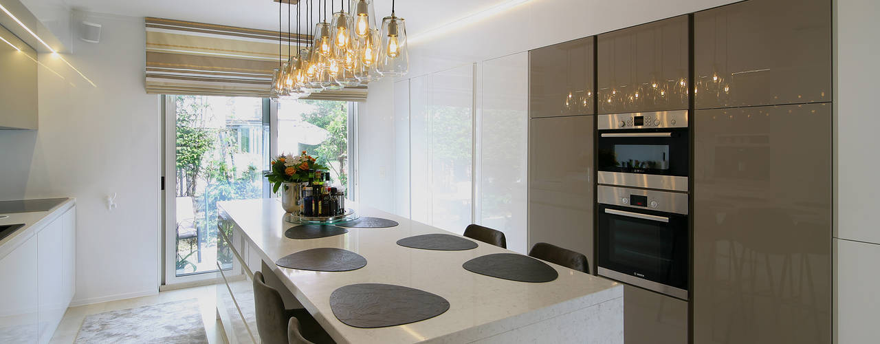 Moderne villa bij Antwerpen, Marcotte Style Marcotte Style Moderne Küchen Marmor Weiß