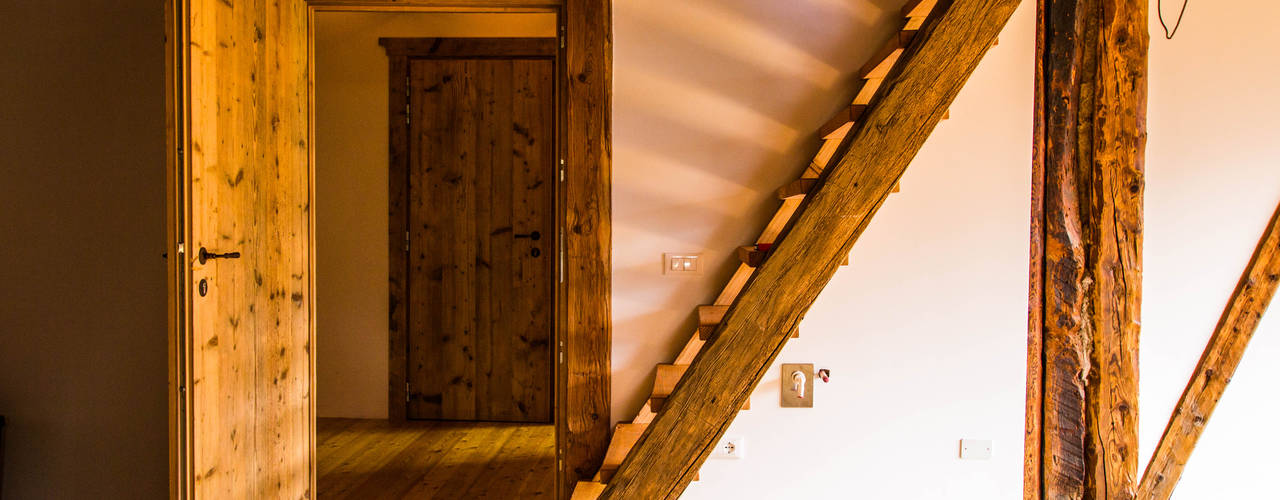 Ristrutturazione fienile sulle Dolomiti - impianto elettrico e riscaldamenti a pannelli radianti, Monico Impianti Monico Impianti Living room لکڑی Wood effect