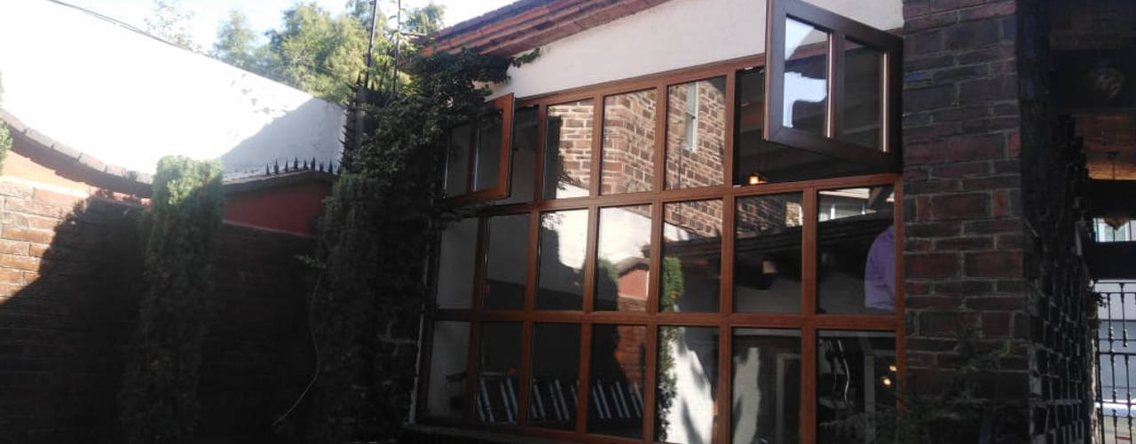 Proyecto ventanas de PVC Coyoacán , FENSELL FENSELL Puertas y ventanas de estilo moderno Plástico
