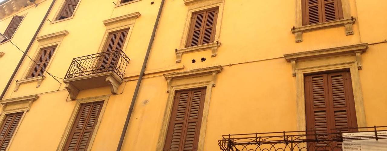 Restauro di una abitazione privata in centro storico, studiolineacurvarchitetti studiolineacurvarchitetti Casas clásicas