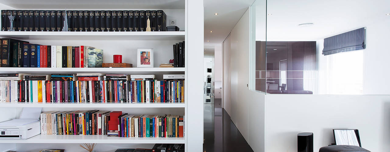 Apartment Renovation in Armação de Pêra, Silves, Portugal, AAP - ASSOCIATED ARCHITECTS PARTNERSHIP AAP - ASSOCIATED ARCHITECTS PARTNERSHIP Modern living room Bricks