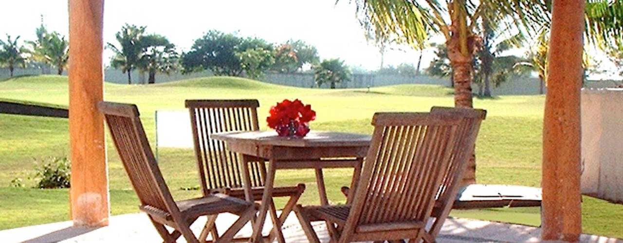 Proyecto y Construcción de Casa habitación en el Club de Golf El Tigre en Nuevo Vallarta Nayarit, Arechiga y Asociados Arechiga y Asociados Balcones y terrazas tropicales Concreto