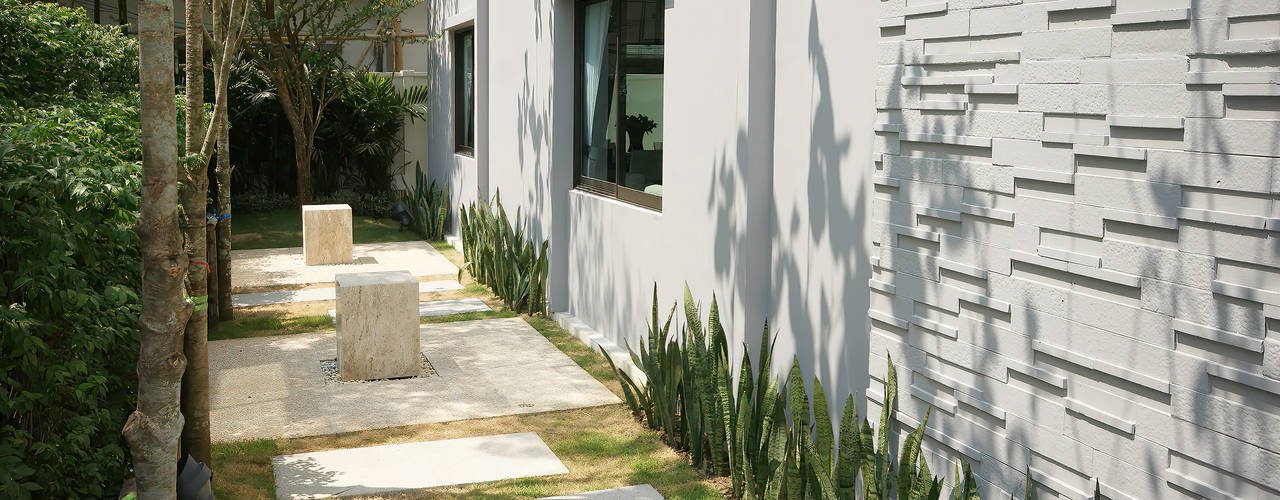 The Plex, Modernize Design + Turnkey Modernize Design + Turnkey Balcones y terrazas modernos: Ideas, imágenes y decoración