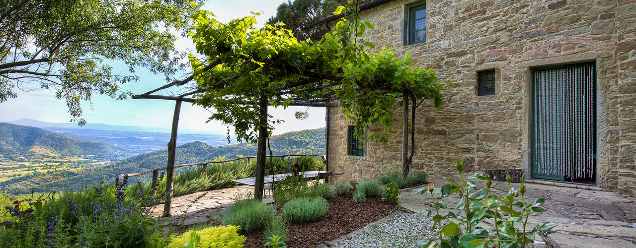 Delizioso casale in pietra vicino a Cortona con vista mozzafiato, Andrea Fabrizi Andrea Fabrizi Casa di campagna