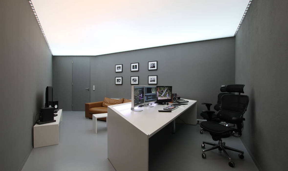 Postproduction Studio, designyougo - architects and designers designyougo - architects and designers Ruang Studi/Kantor Modern