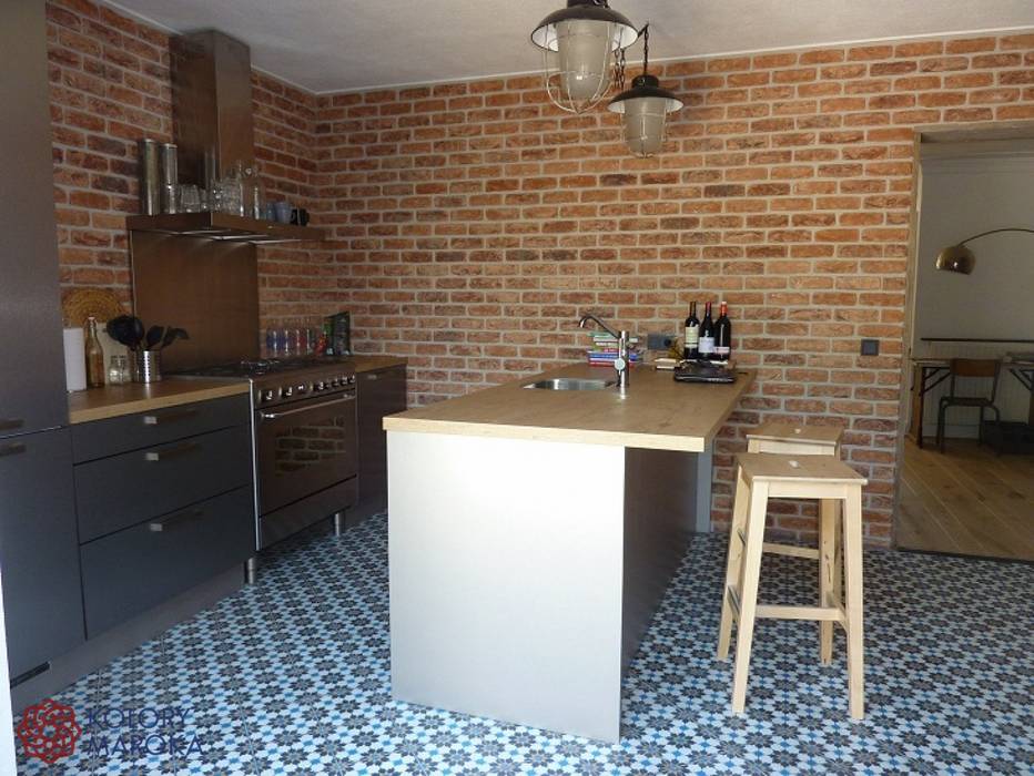 Aranżacje płytek cementowych w kuchni, Kolory Maroka Kolory Maroka 地中海デザインの キッチン