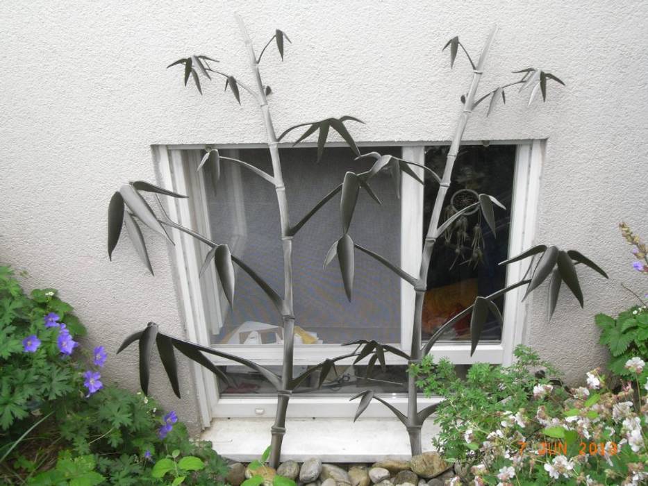 Window Security Edelstahl Atelier Crouse: Сад в стиле модерн Аксессуары и декор