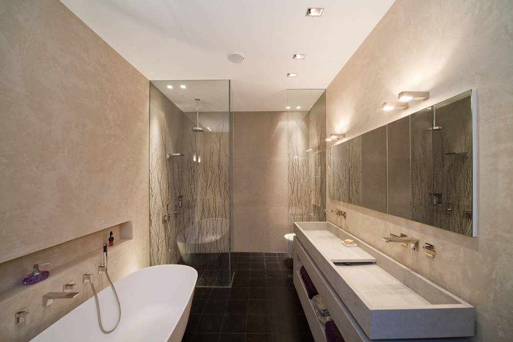 Badezimmer mit Mineralputz veredelt, Einwandfrei - innovative Malerarbeiten oHG Einwandfrei - innovative Malerarbeiten oHG Modern style bathrooms