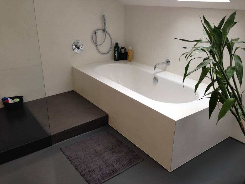 Fugenlose Bäder, Wände mit Charakter Wände mit Charakter Kamar Mandi Modern Bathtubs & showers