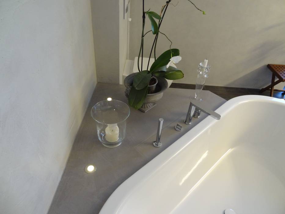 Fugenlose Bäder, Wände mit Charakter Wände mit Charakter Modern Bathroom Bathtubs & showers