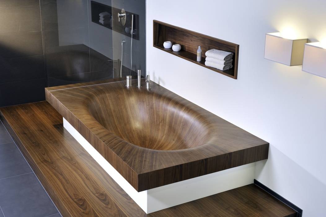 ​Holz-Badewanne Design by Torsten Müller Baños eclécticos Bañeras y duchas