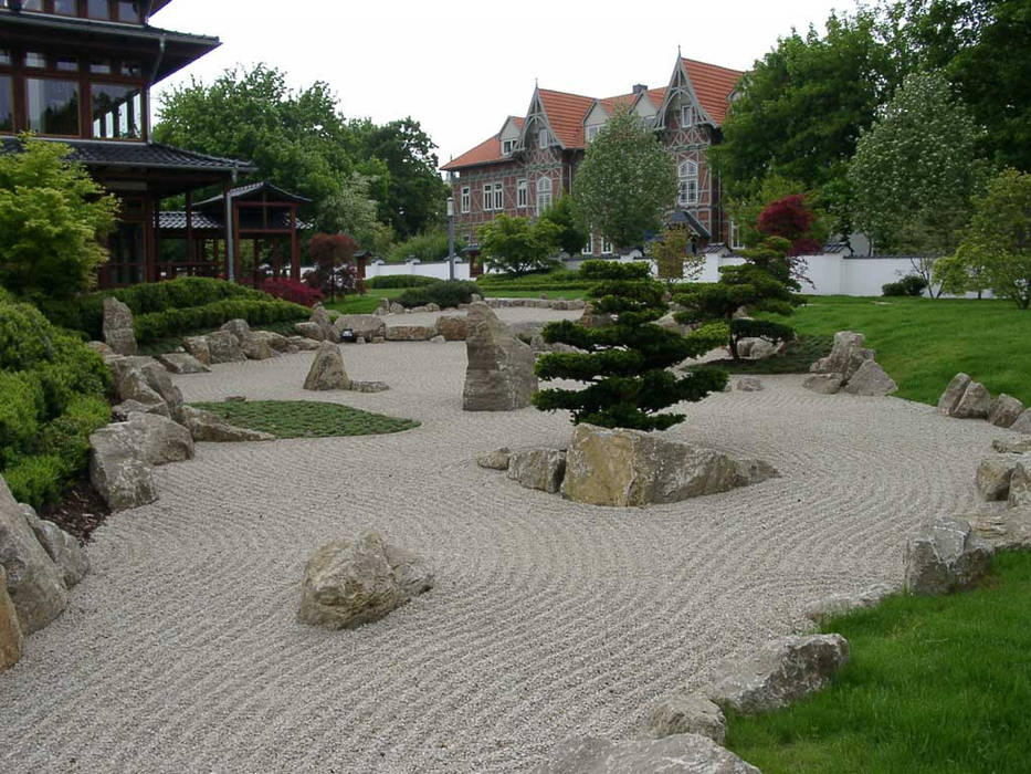 Japanischer Park in Bad Langensalza, Kirchner Garten & Teich GmbH Kirchner Garten & Teich GmbH Asiatischer Garten Pflanze,Eigentum,Baum,Himmel,Botanik,Straßenbelag,Gebäude,Grundstück,Urban design,Biom