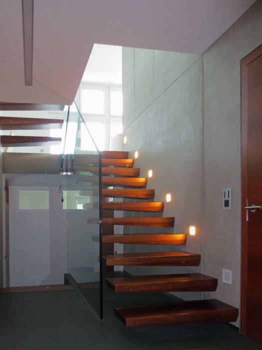 Moderne Architektentreppe mit freischwebenden Stufen Lignum Möbelmanufaktur GmbH Treppe Treppen