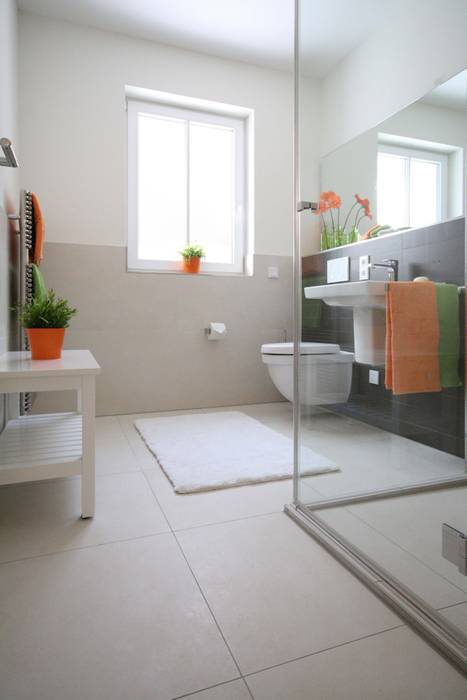 homify 現代浴室設計點子、靈感&圖片 浴缸與淋浴設備