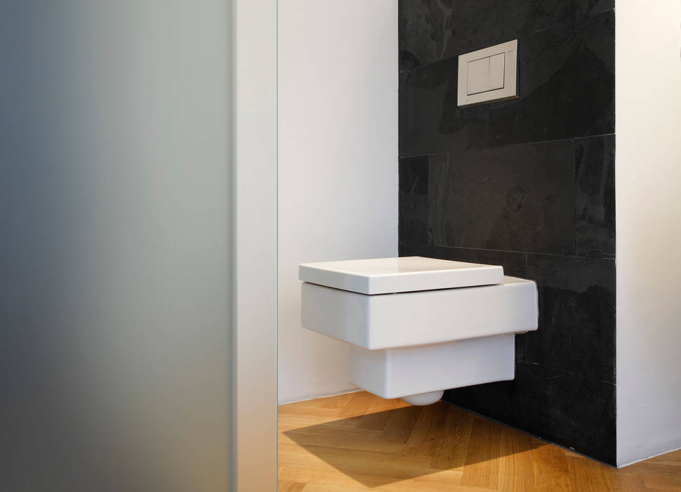 Toilet homify Modern bathroom Toilets