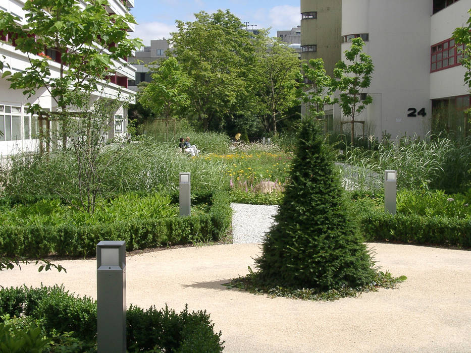 Ein ganz besonderer Hofgarten, neuegaerten-gartenkunst neuegaerten-gartenkunst Classic style gardens