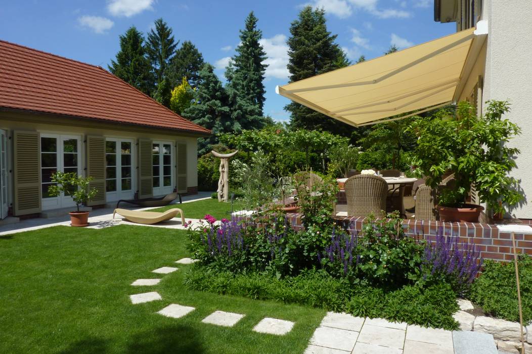 Urlaub im Garten, neuegaerten-gartenkunst neuegaerten-gartenkunst Mediterraner Garten Anlage,Himmel,Wolke,Eigentum,Fenster,Baum,Grundstück,Die Architektur,Gras,Schatten