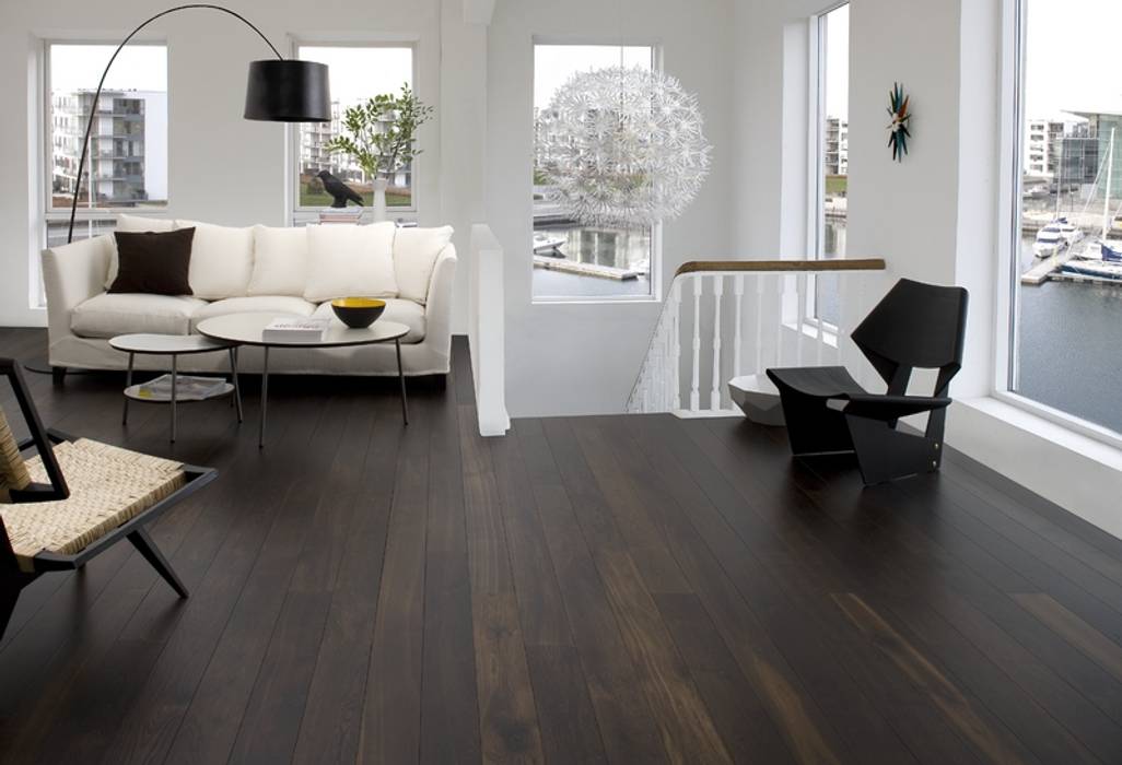 Dunkle Fussb Den Aus Nussbaum Homify   Lores Black Oak Mooreiche Fussboden Massivholzdielen Eiche 