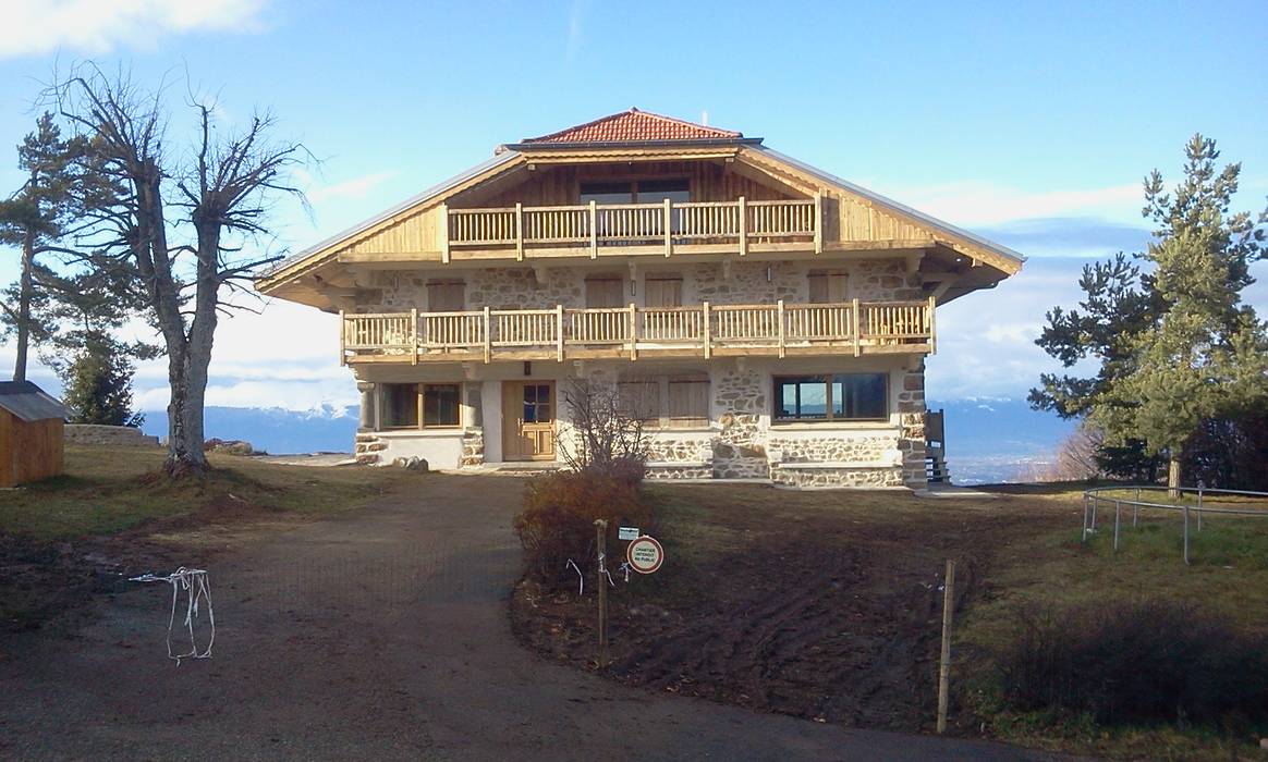 Rénovation chalet de pierre, FOBB FOBB Будинки