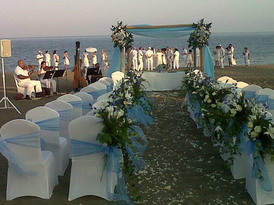 boda en la playa alfombra roja Casas de estilo mediterráneo Accesorios y decoración