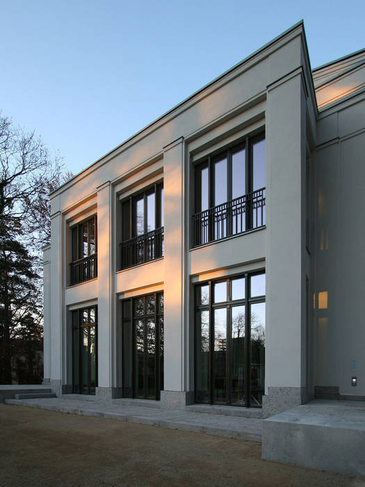 Den Himmel im Haus - Residenz mit zentralem Lichthof, CG VOGEL ARCHITEKTEN CG VOGEL ARCHITEKTEN Classic style balcony, veranda & terrace