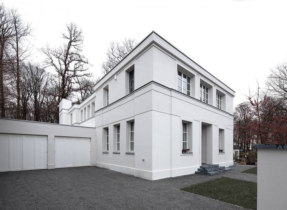 Mut zur Symmetrie - Klassisches Wohnhaus am Waldrand, CG VOGEL ARCHITEKTEN CG VOGEL ARCHITEKTEN Casas de estilo clásico